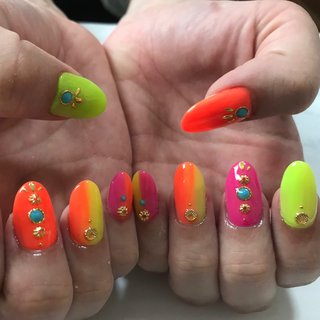 グラデーション 派手のネイルデザイン ネイルブック