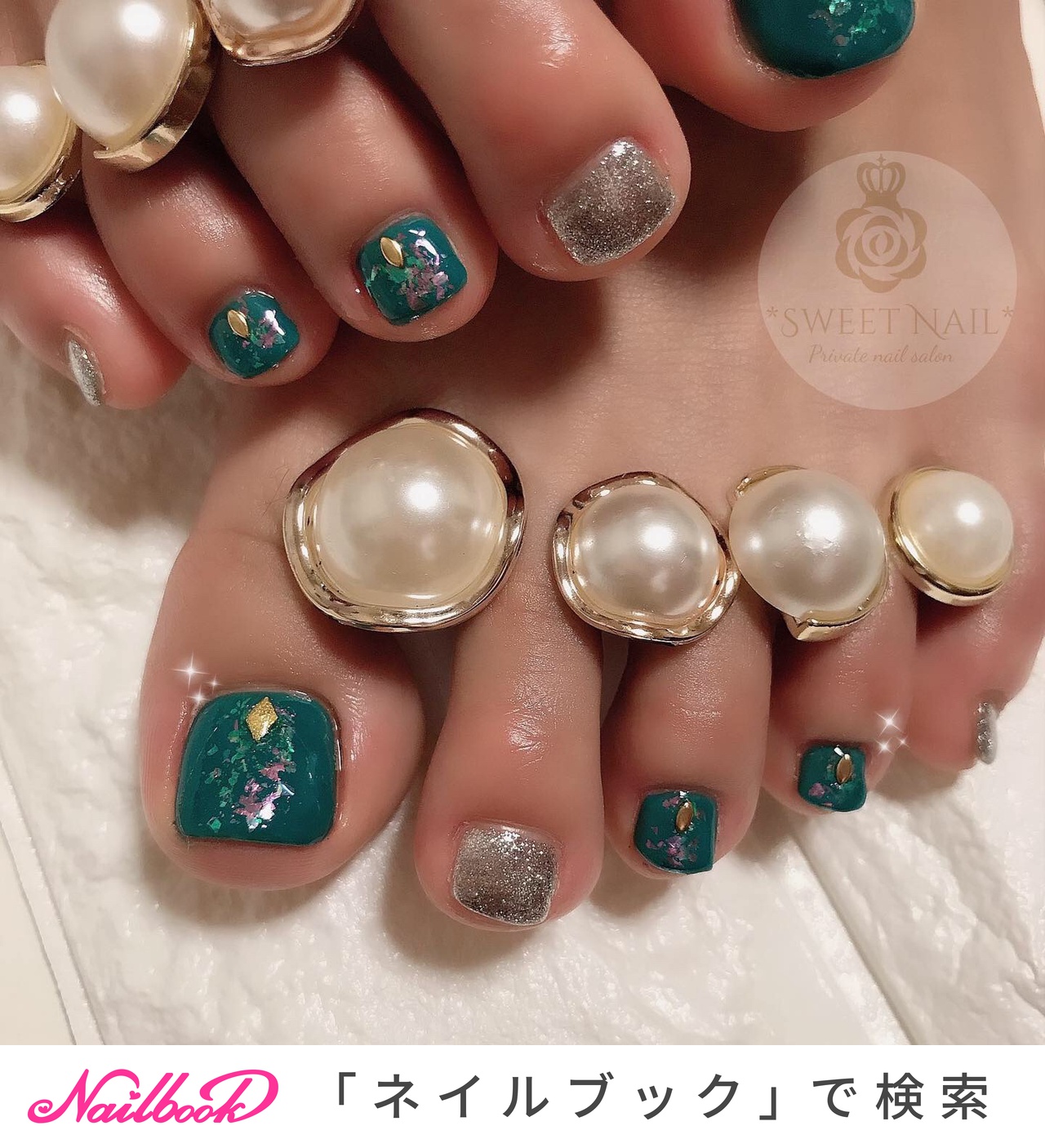 グリーン シルバー ペディキュアのネイルデザイン ネイルブック