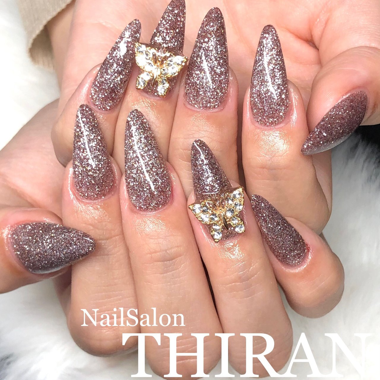 オールシーズン ハンド シンプル ビジュー ラメ Nailsalon Thiranのネイルデザイン No ネイルブック