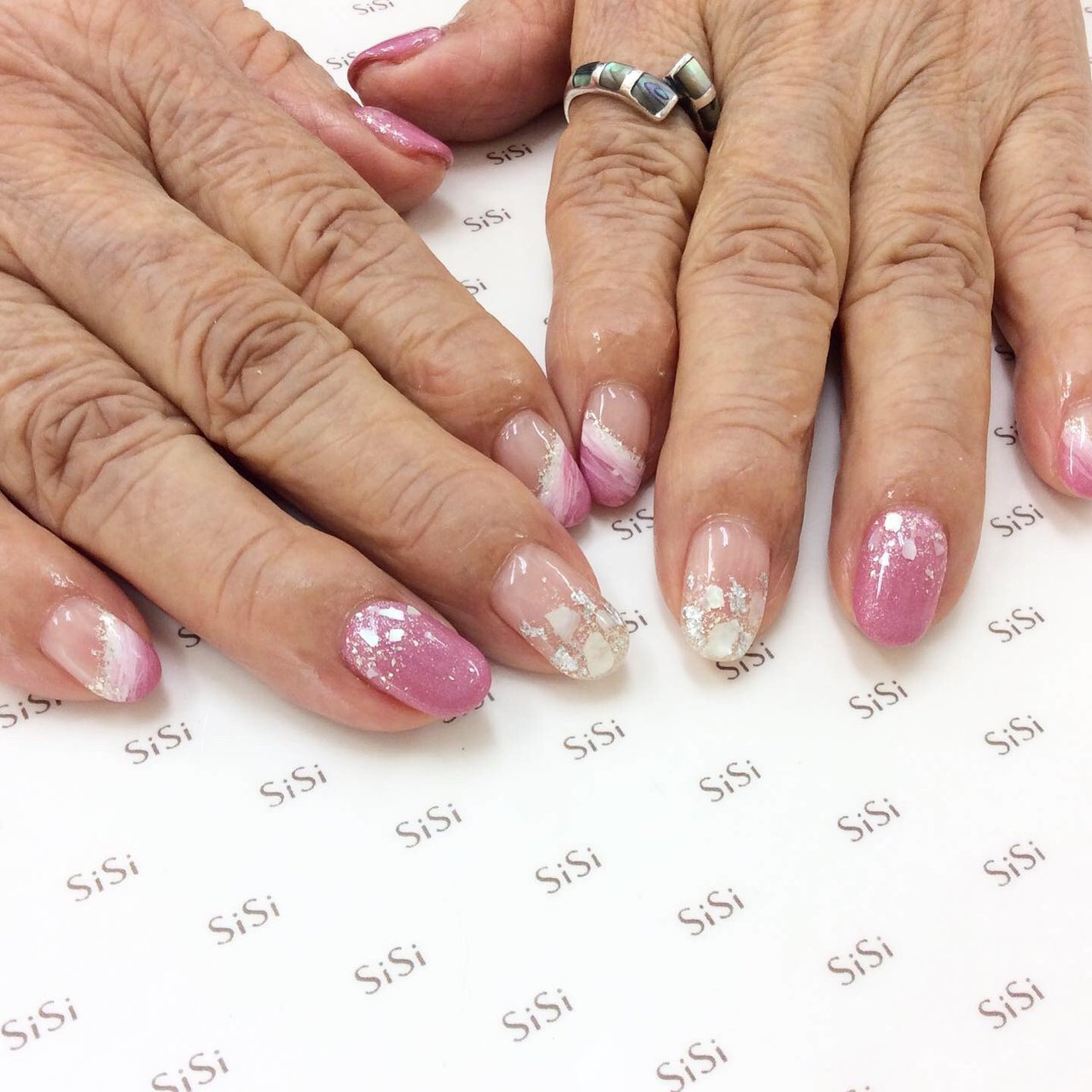 パーティー 女子会 ハンド ワンカラー シェル Nailsalon Sisi ネイルサロンシシ 東銀座 のネイルデザイン No ネイルブック
