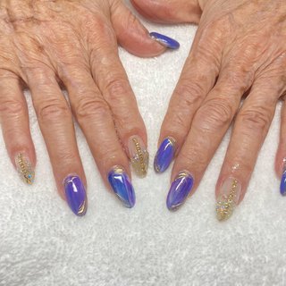キラキラパーツのネイルデザイン ネイルブック