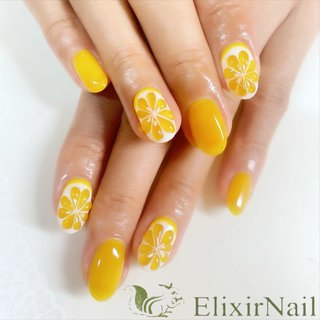 💚シンプルコース💚 
お客様ネイルです💕
シンプルコース　6480円

ぷっくり感がジューシーなレモンネイルです🍋
もちろんカラーチェンジでオレンジやライムにもなりますよ🧡💚

夏もあと少し🏝
やりたかった夏ネイルをやり残す前に是非可愛いネイルにチェンジしてくださいね🧚‍♀️✨

色んなカラーチェンジが出来るデザインとなっておりますので是非お試しください🌼🌿🌸🍀

エリクサーのデザインコースはカラーチェンジはもちろん、ストーン・パーツやシールの変更も自由です🙆‍♀️✨
ご自分好みのネイルになるようお手伝い致します🥰💕
押し花も複数カラーもございますのでお気軽にご相談くださいね🌸🌸

#フットネイル #学割U24 #スカルプ #オフのみ #フィルイン #フット #ネイル #持ち込み #ワンカラー #ガラスフレンチ #長さだし #オフ 
#ニュアンス #夏ネイル #サマーネイル #フルーツネイル #レモンネイル 
 #ネイリスト募集 #美爪 #cute #귀여운네일 #指甲沙龙 #nailsalon #gelnail #夏 #海 #リゾート #ハンド #シンプル #ワンカラー #水滴 #トロピカル #フルーツ #ミディアム #ホワイト #クリア #イエロー #ジェルネイル #お客様 #エリクサーネイル #ネイルブック