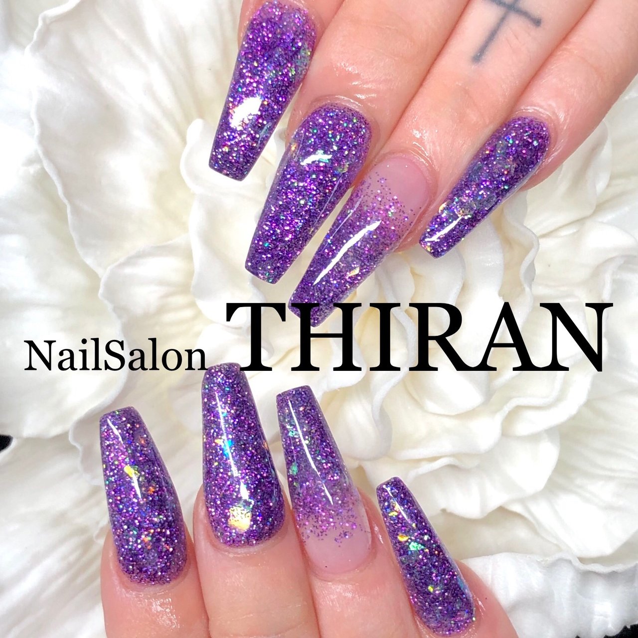 オールシーズン ハンド シンプル グラデーション ホログラム Nailsalon Thiranのネイルデザイン No ネイルブック