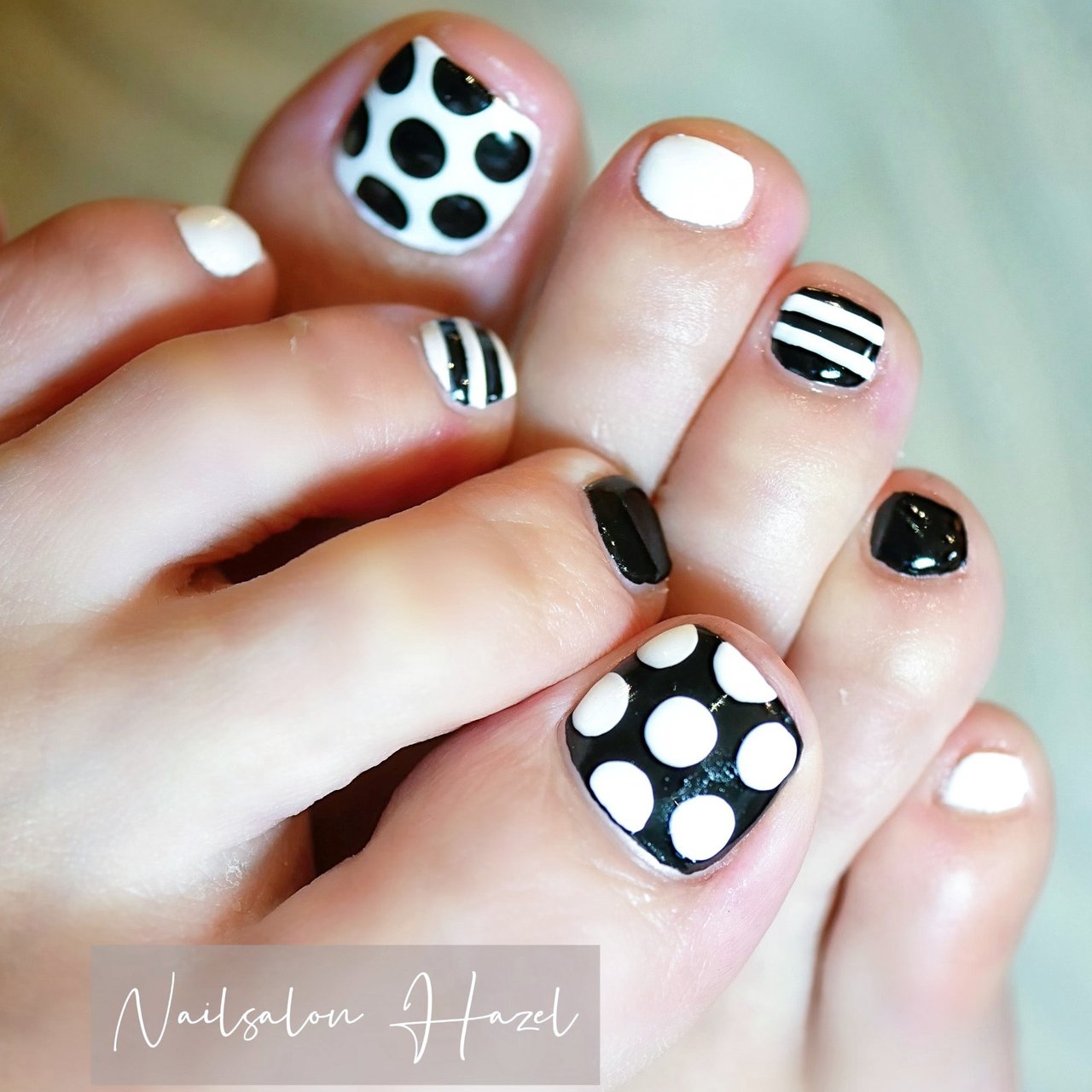 オールシーズン フット ドット ボーダー ホワイト Nailsalon Hazelのネイルデザイン No ネイルブック
