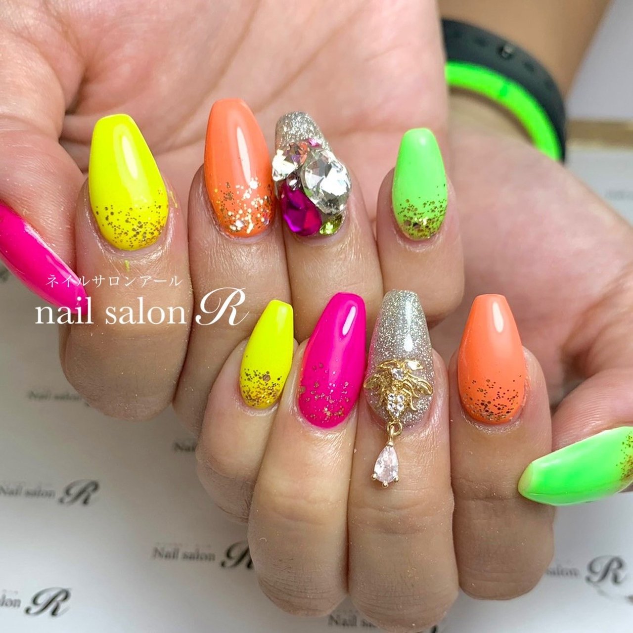 春 夏 海 リゾート ハンド Nailsalon R ネイルサロンアール のネイルデザイン No ネイルブック