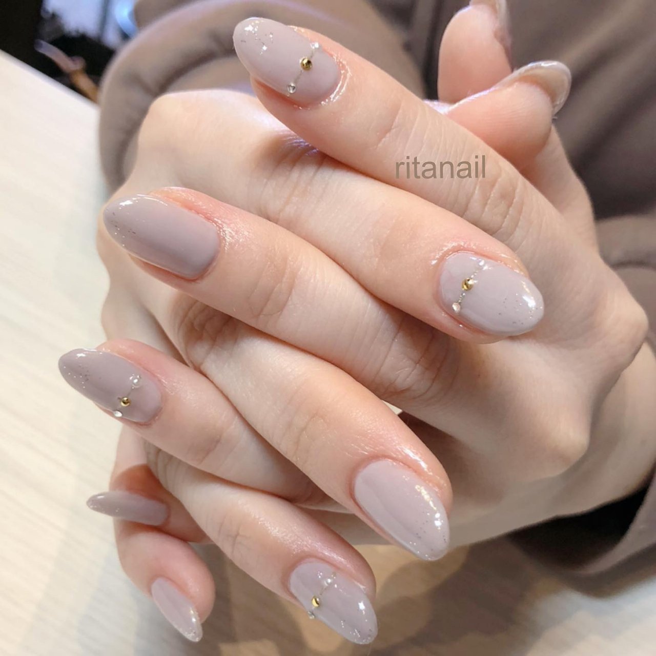 オールシーズン シンプル ロング ベージュ グレージュ Ritanailsanのネイルデザイン No ネイルブック