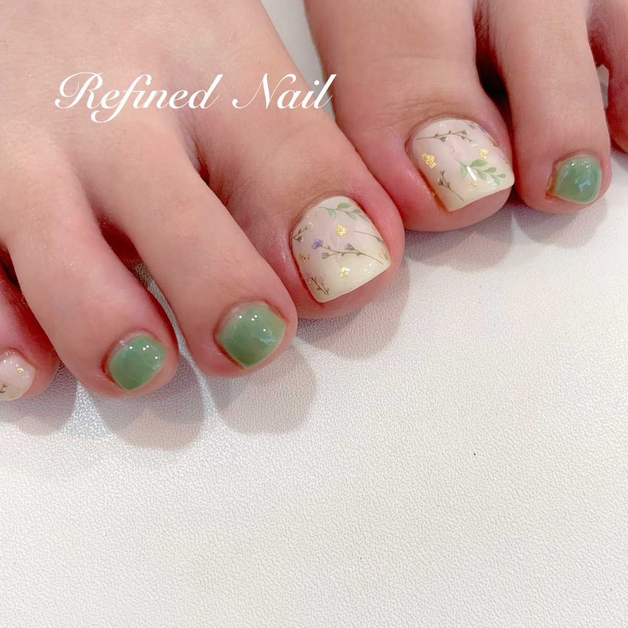 オールシーズン フット ボタニカル ホワイト ベージュ Refined Nail リファインドネイルのネイルデザイン No ネイル ブック