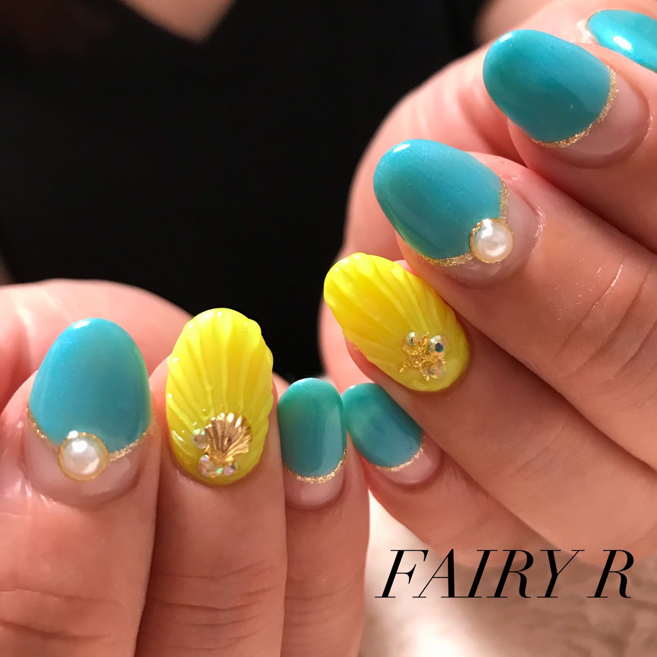 夏 ハンド 人魚の鱗 ミディアム ネオンカラー Fairy Rのネイルデザイン No ネイルブック