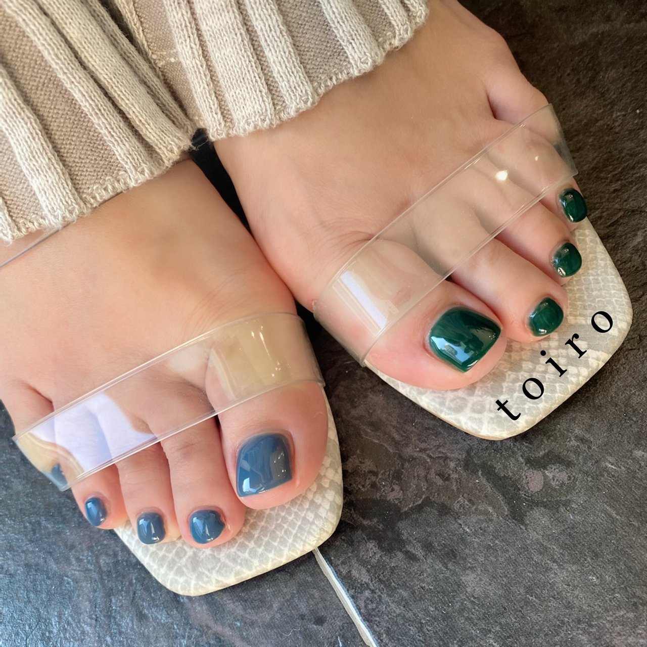 フット ワンカラー グリーン ブルー スモーキー Toiroのネイルデザイン No ネイルブック