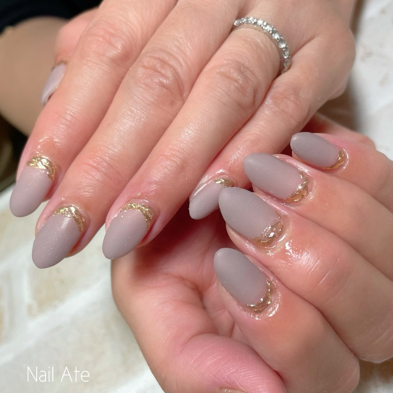 秋 グラデーション ミラー グレージュ ゴールド Ateのネイルデザイン No ネイルブック