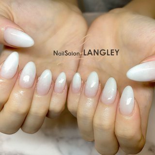 夏 グラデーション 白グラデーションネイルのネイルデザイン ネイルブック