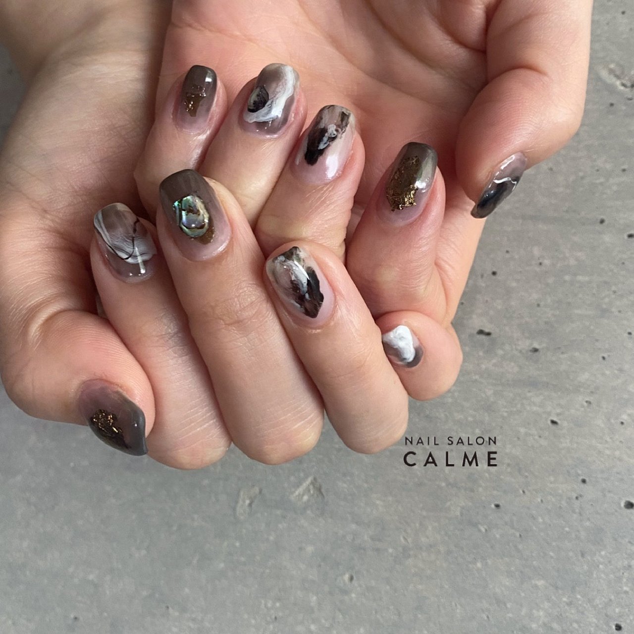 ハンド ニュアンス ブラウン ブラック モノトーン Nail Salon Calmeのネイルデザイン No ネイルブック