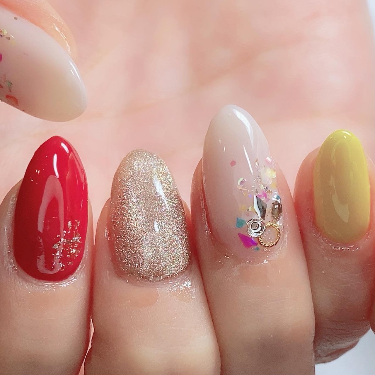 シェル レッド イエロー グリーン Nailandbeautyアンドネイルアンドビューティーのネイルデザイン No ネイルブック