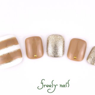 大人ボーダーネイルのネイルデザイン ネイルブック