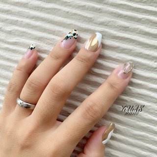 #ニュアンスアート #ダルメシアンネイル 
#セルフネイル 
#うねうねネイル 
#うねうねミラーネイル 
#秋ネイル2021 
#個性派ネイル 
#ファッションネイル 
#ショートスクエア 
#左手さん #秋 #ハンド #変形フレンチ #ミディアム #グリーン #モノトーン #ジェルネイル #セルフネイル #_nail_nail_nail_nail #ネイルブック