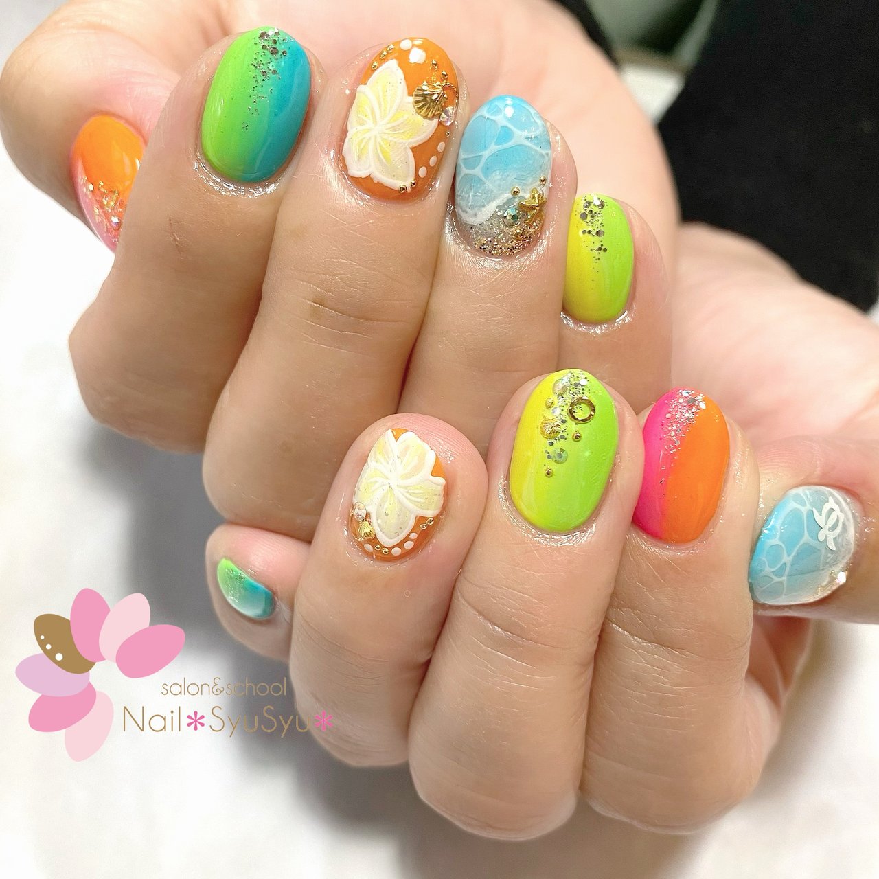 夏 ハンド グラデーション ラメ フラワー Nail Syusyu ネイルシュシュのネイルデザイン No ネイルブック