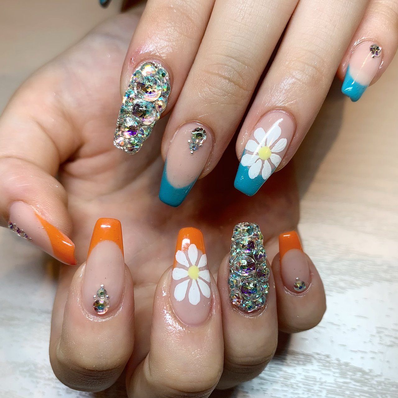 ネイルチップ フレンチ ビジュー フラワー キラキラ 夏/オールシーズン