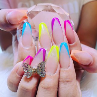 ロング ネオンカラー スカルプチュアのネイルデザイン ネイルブック