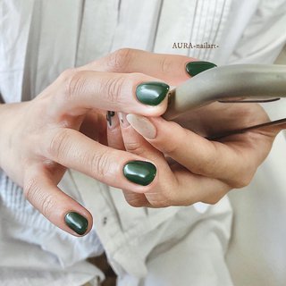 深緑ネイルのネイルデザイン ネイルブック