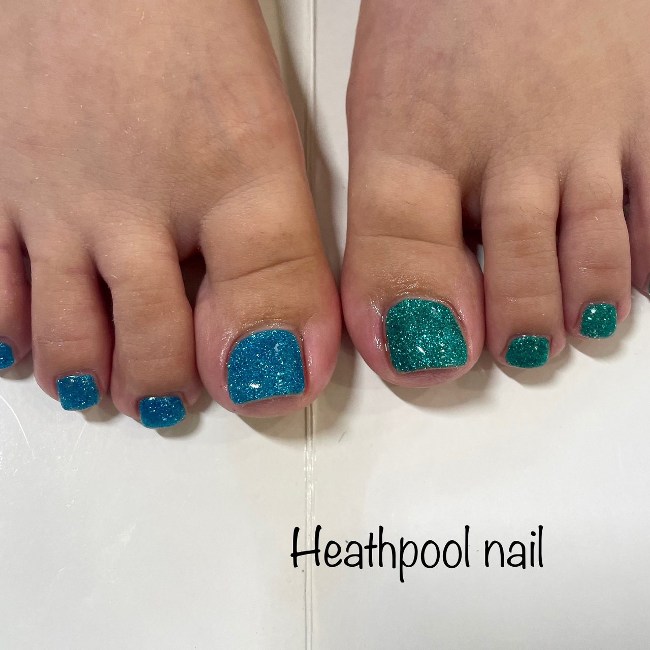 フット ラメ ワンカラー ターコイズ 水色 Heathpoolnailのネイルデザイン No ネイルブック