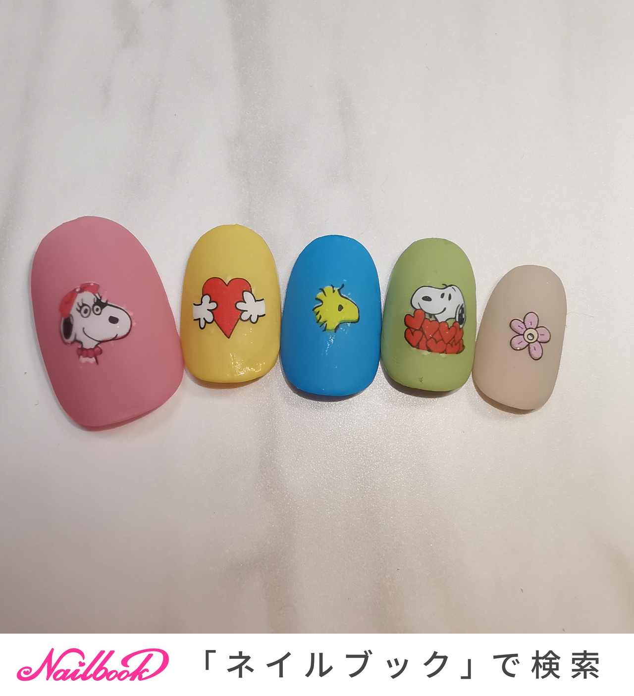 ハロウィン スヌーピーネイルのネイルデザイン ネイルブック