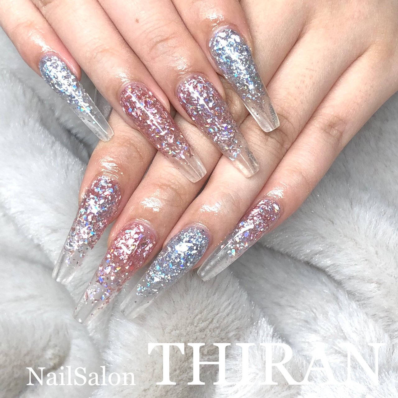 オールシーズン ハンド グラデーション ホログラム ラメ Nailsalon Thiranのネイルデザイン No ネイルブック