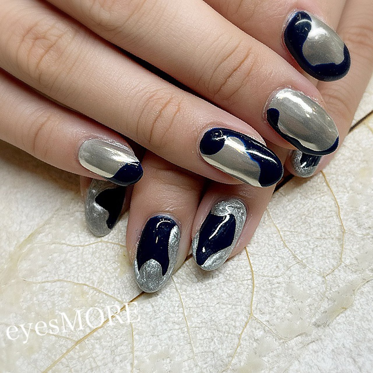 夏 秋 ハンド 変形フレンチ ワンカラー Eyes More Gelnailのネイルデザイン No ネイルブック