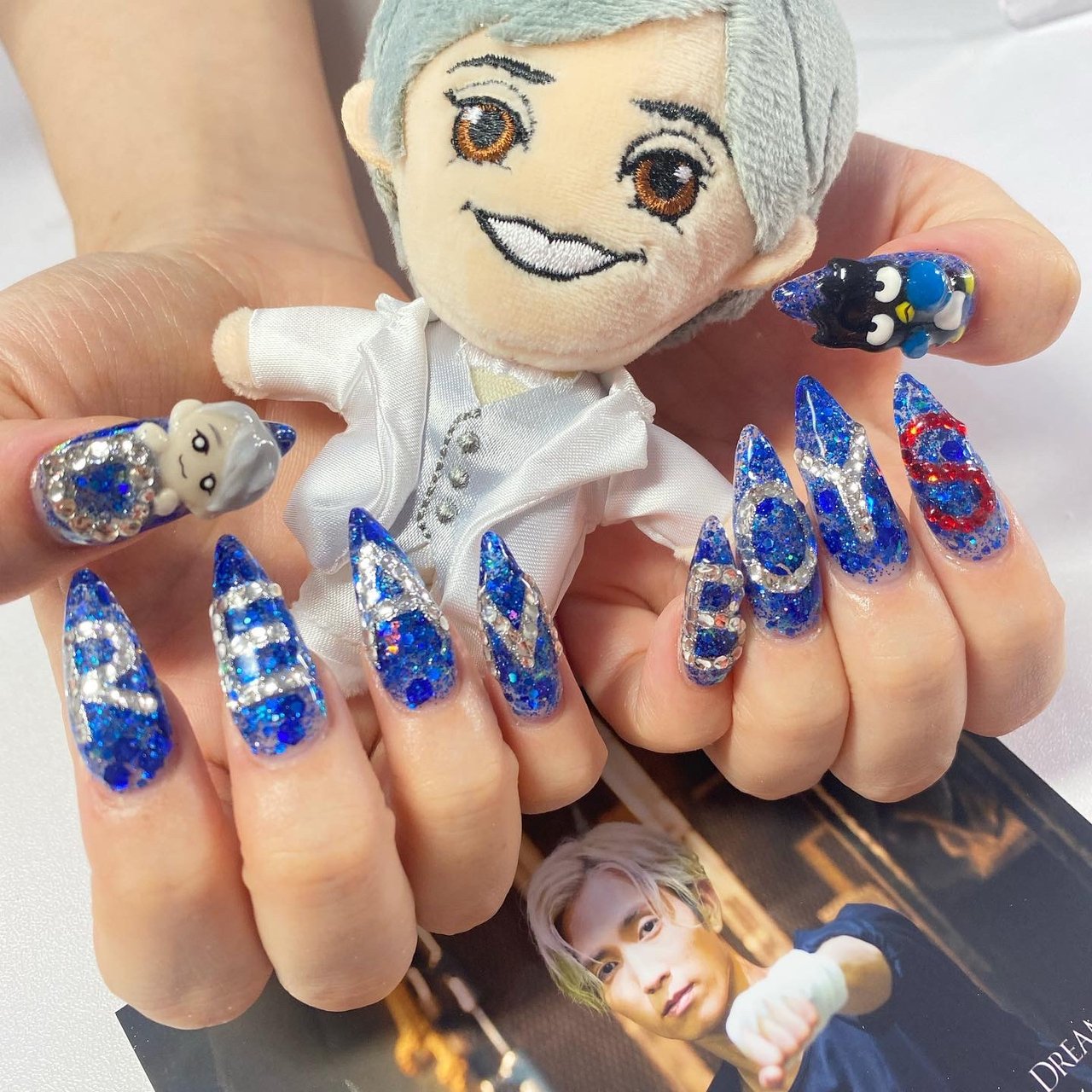 オールシーズン/ハンド/ラメ/イニシャル/キャラクター - TIARA NAILのネイルデザイン[No.6667727]｜ネイルブック