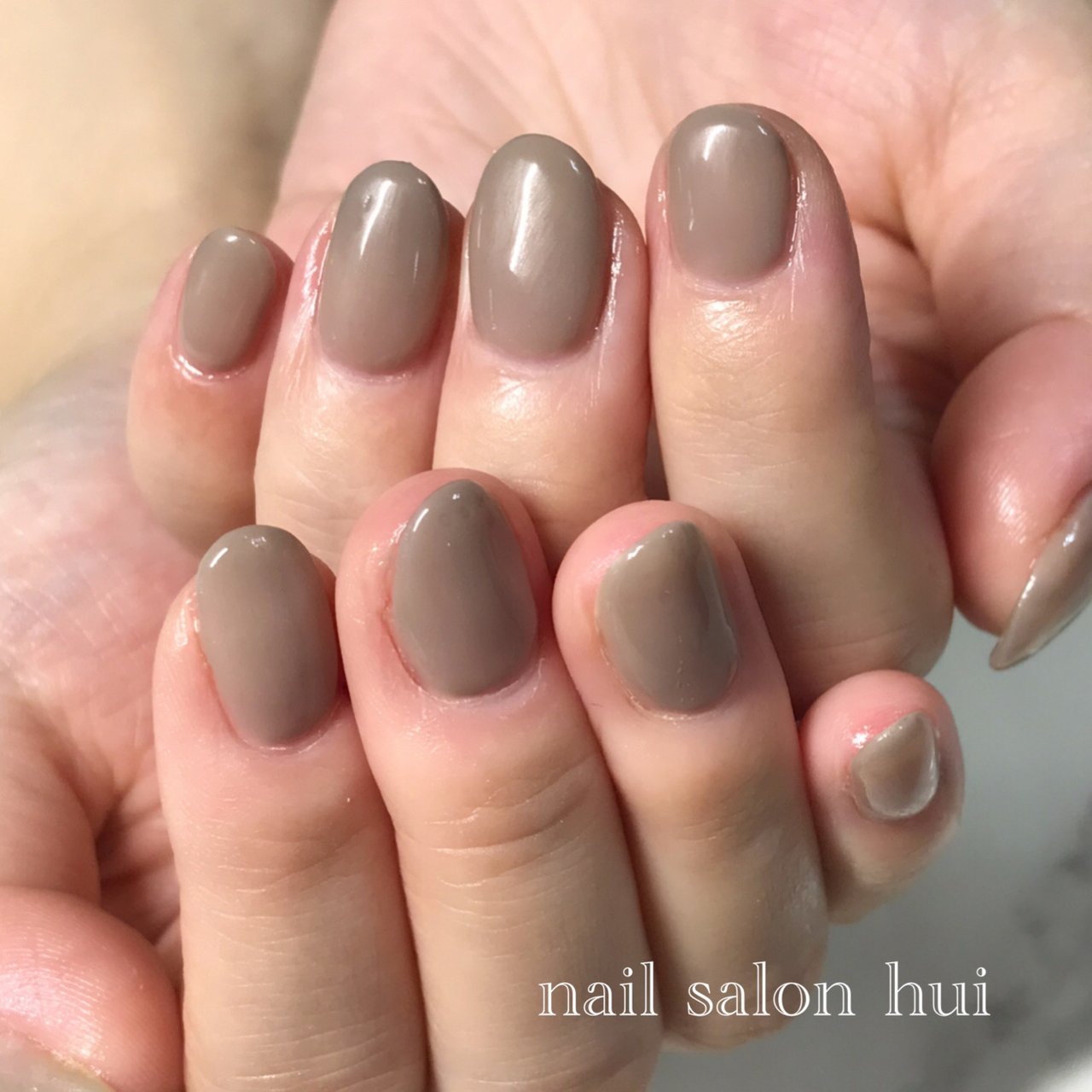 オールシーズン ハンド ワンカラー グレージュ ジェルネイル Nailsalon Huiのネイルデザイン No ネイルブック