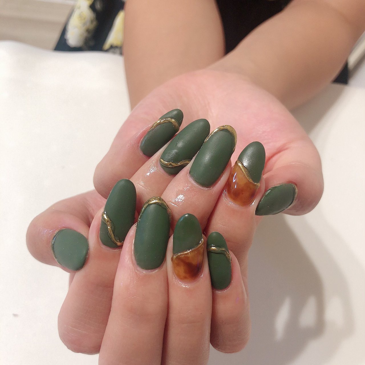 秋 女子会 ハンド シンプル べっ甲 Kupulau Nail Haruのネイルデザイン No ネイルブック
