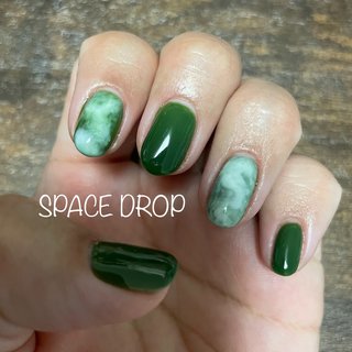 シンプル グリーン セルフネイルのネイルデザイン ネイルブック