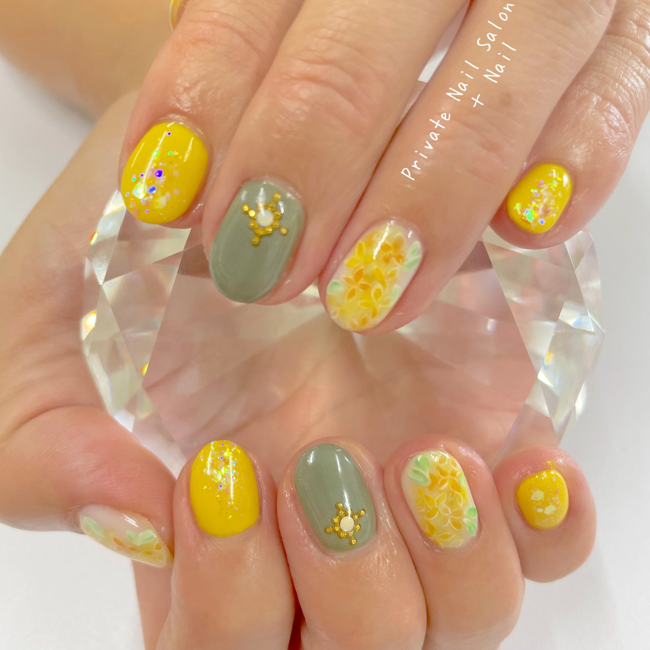 秋/ハンド/ホログラム/ラメ/フラワー - plusnail_のネイルデザイン[No