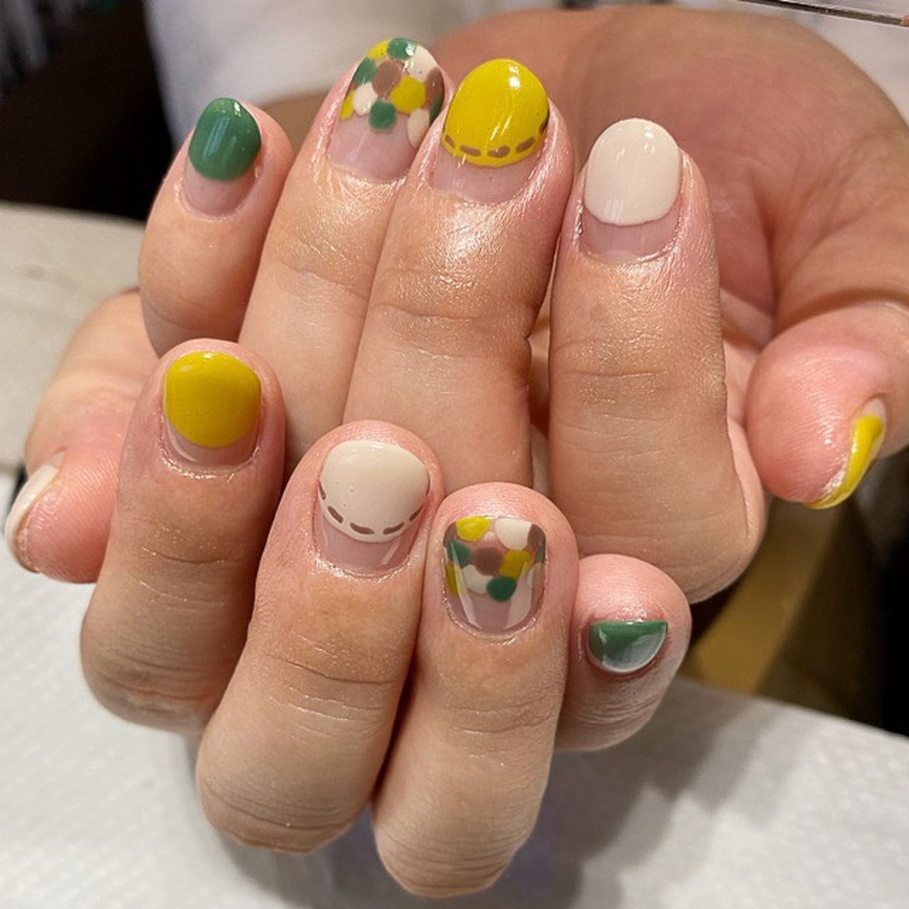 秋 冬 ハンド シンプル 変形フレンチ Mami Private Nail Salon Fika のネイルデザイン No ネイルブック