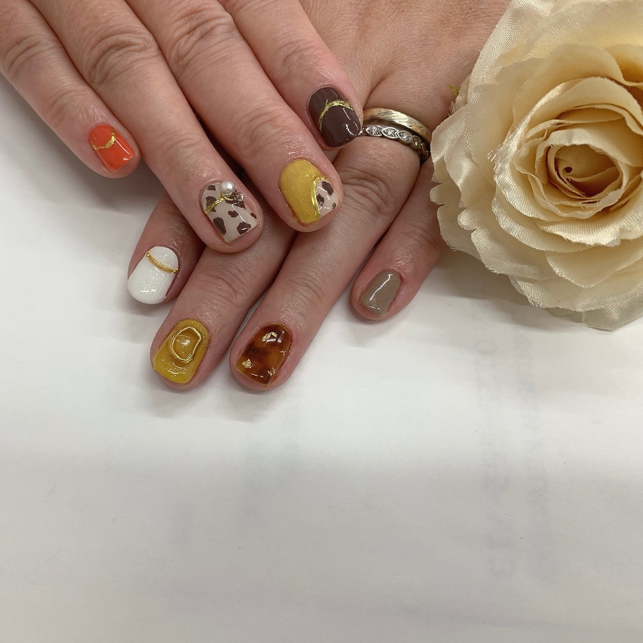 オールシーズン ハンド アニマル柄 べっ甲 ショート Nailsalonwelinaのネイルデザイン No ネイルブック