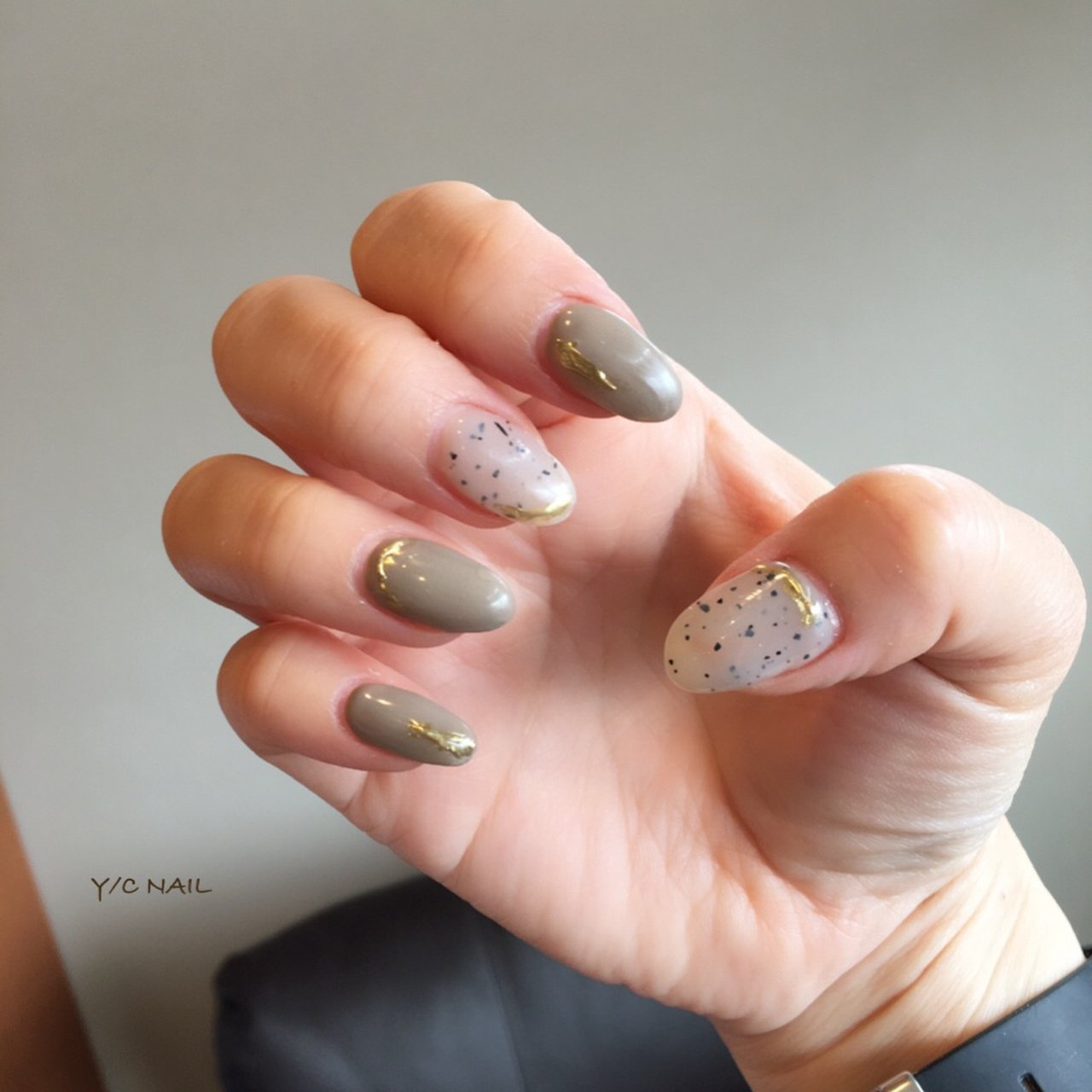 ハンド ワンカラー ミラー ミディアム グレージュ Ycnailのネイルデザイン No ネイルブック