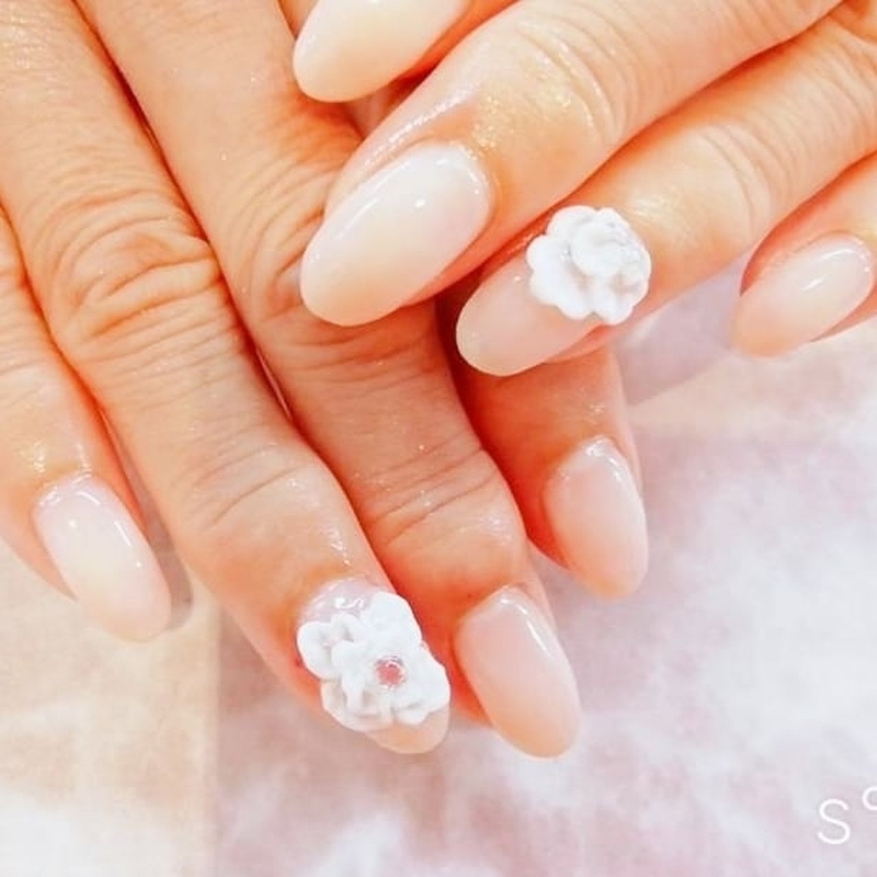 秋 オールシーズン ブライダル ハンド フラワー Nail Salon Calypso2のネイルデザイン No ネイルブック