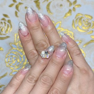 シルバーラメグラデーションのネイルデザイン ネイルブック