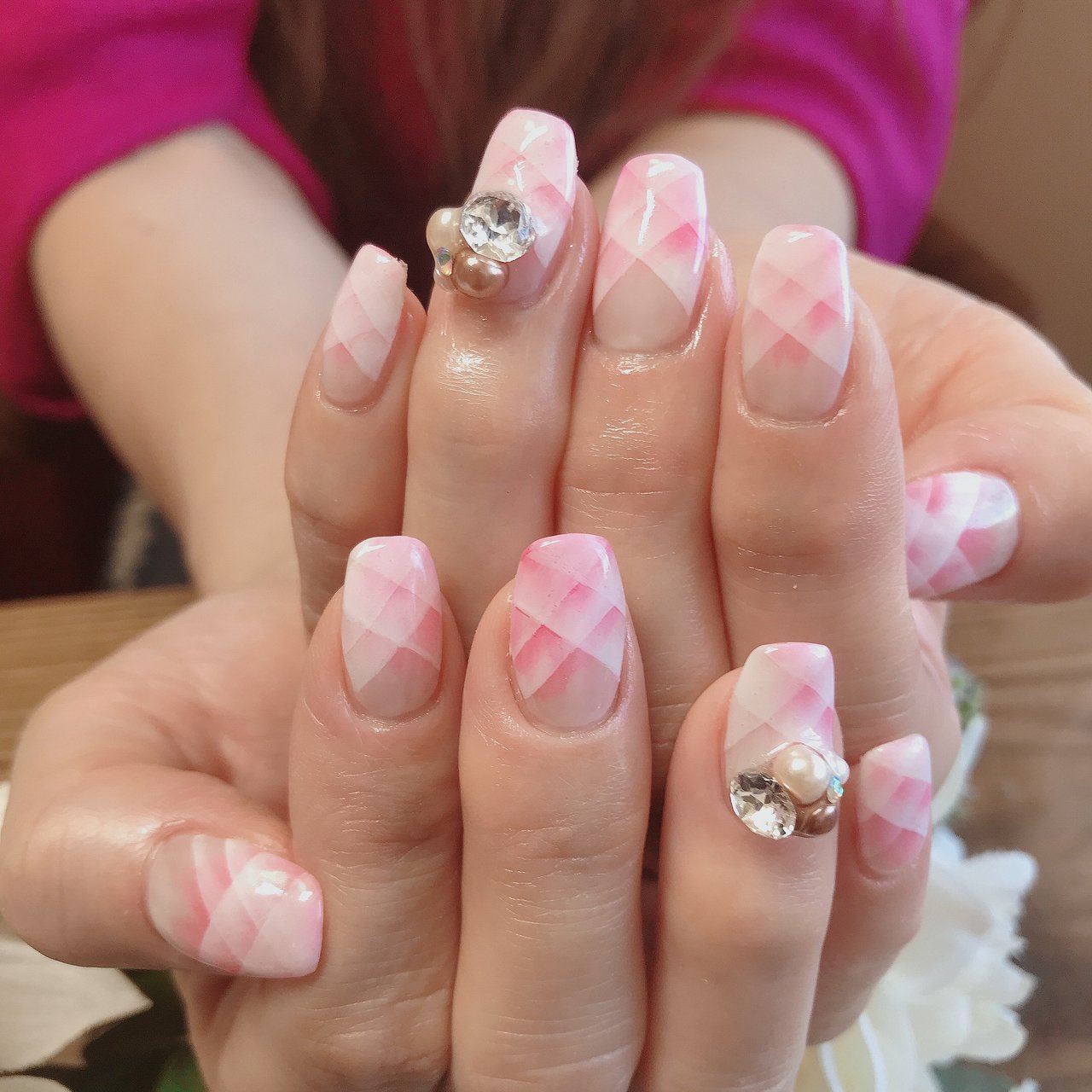 ハンド ミディアム ホワイト ピンク ジェルネイル みゆ貴のネイルデザイン No ネイルブック