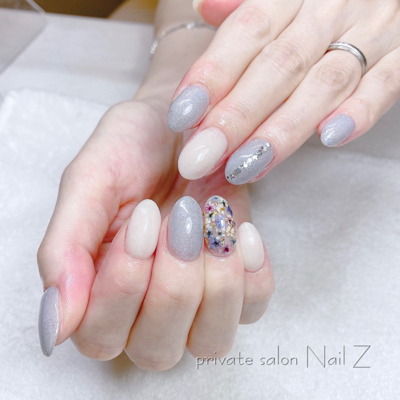 ハンド 押し花 ミディアム ホワイト 水色 Nail Z ネイルジー のネイルデザイン No ネイルブック