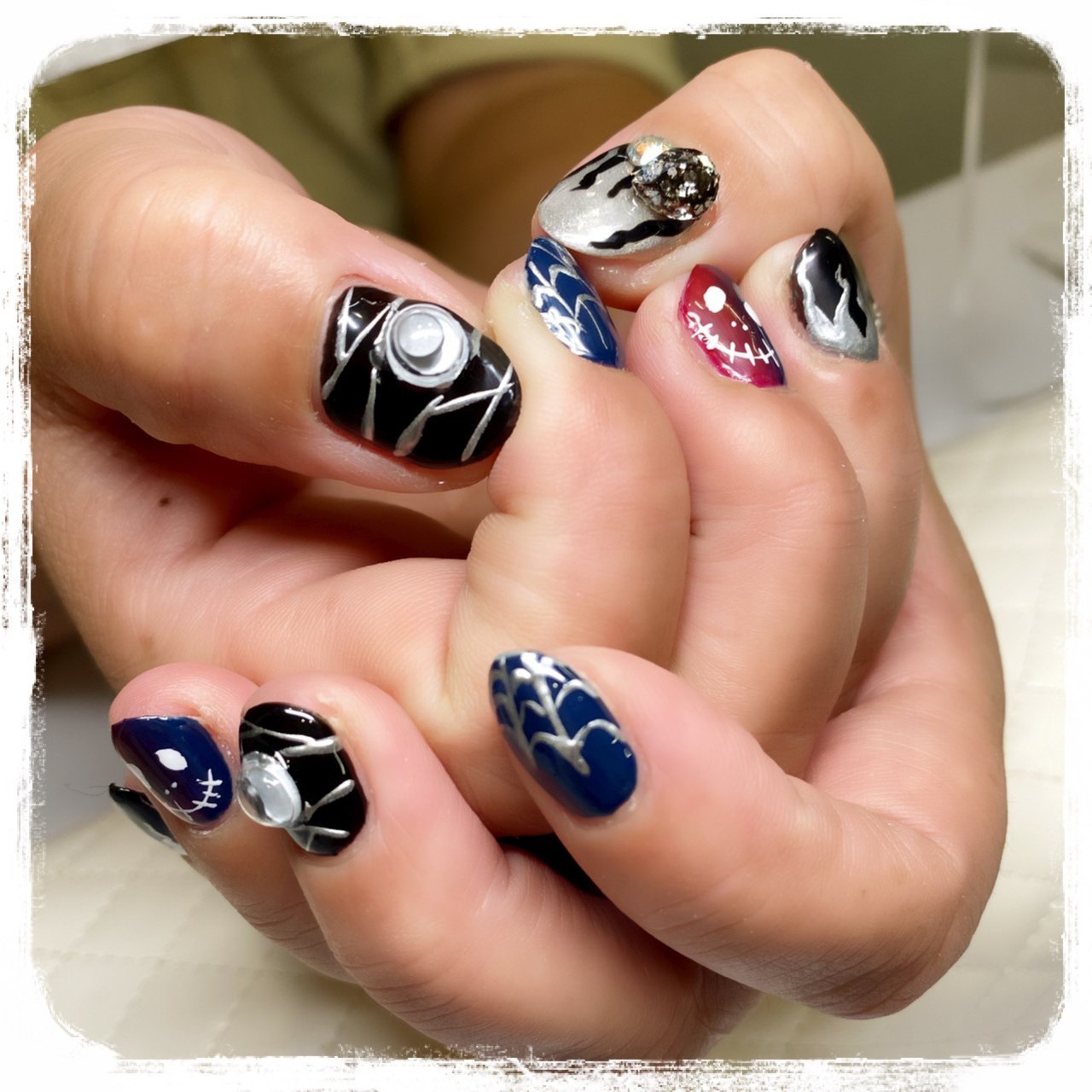 秋 ハンド ショート ネイビー ブラック Sugarnailのネイルデザイン No ネイルブック