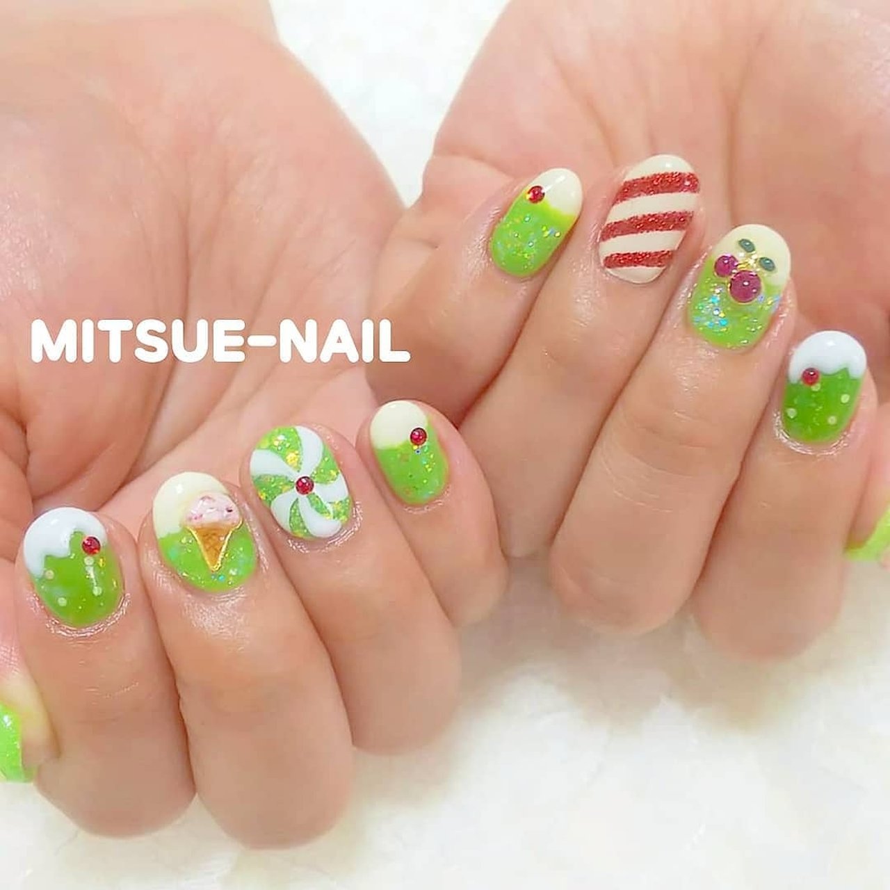 オールシーズン ハンド ラメ トロピカル バイカラー Mitsue Nailのネイルデザイン No ネイルブック