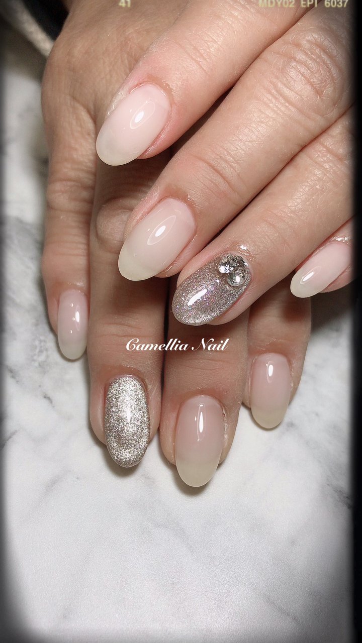 オールシーズン ハンド ビジュー マグネット ミディアム Camellia Nailのネイルデザイン No ネイルブック