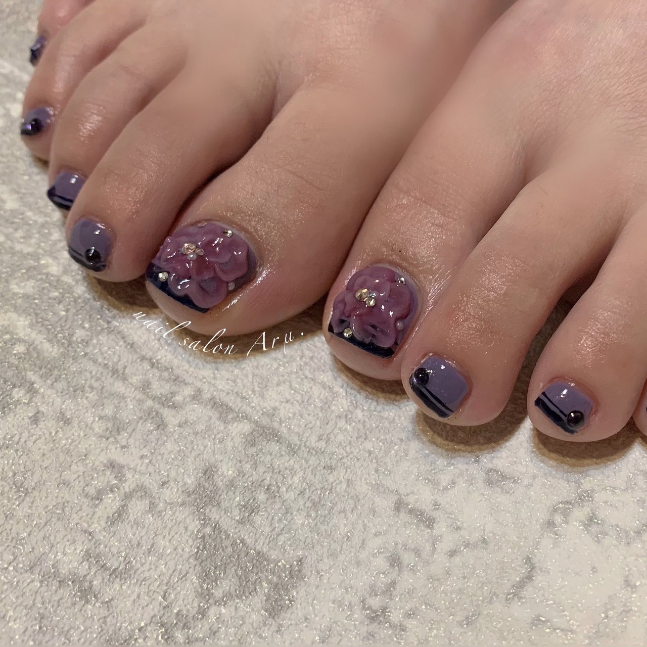 秋 冬 フット フレンチ フラワー Nail Salon Arm 大阪府東大阪市 やりたい を叶えるサロン のネイル デザイン No ネイルブック