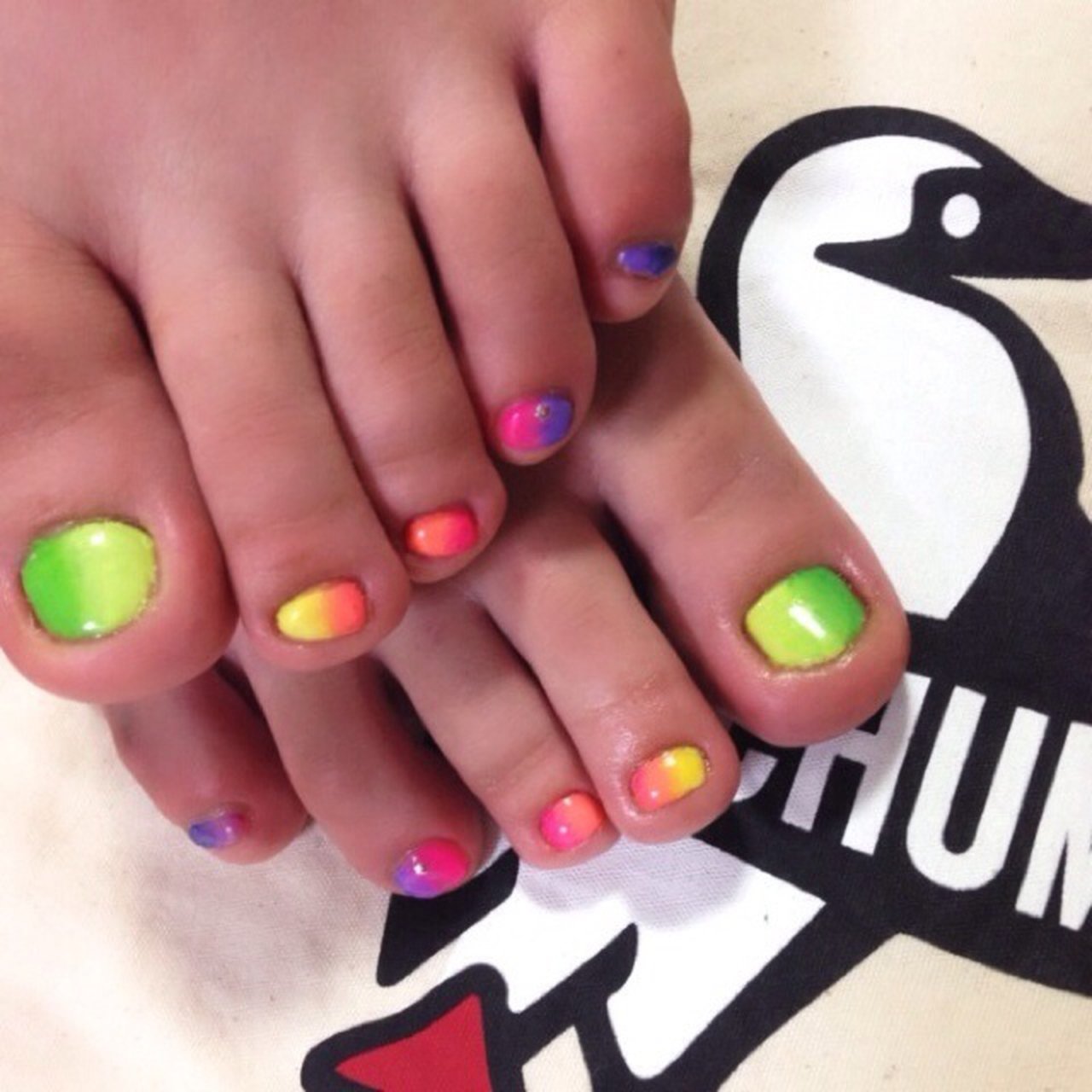 夏 フット グラデーション ネオンカラー ジェルネイル Nails Plus Okome2buのネイルデザイン No ネイルブック