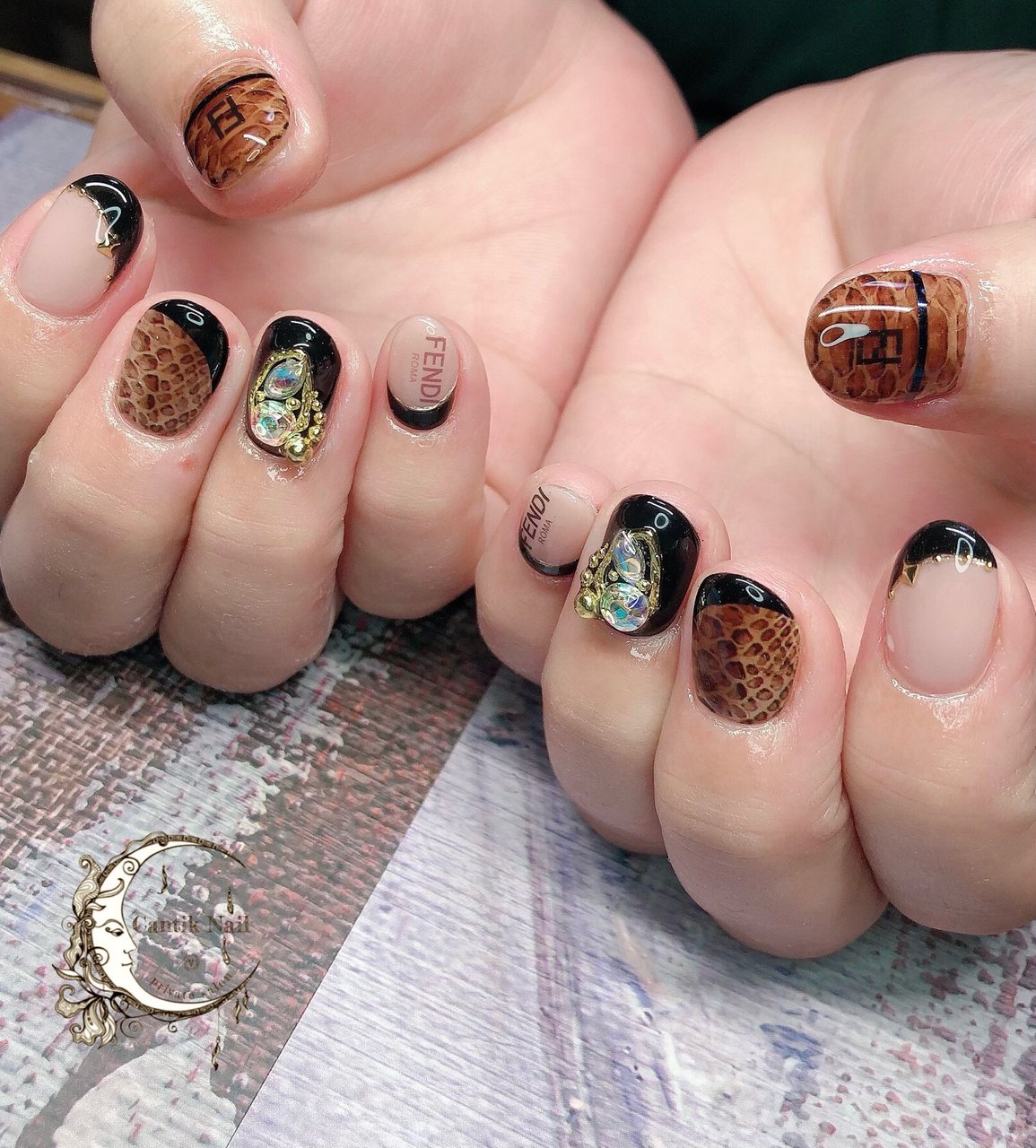 秋 ハンド アニマル柄 ブランド柄 ショート 美月のネイルデザイン No ネイルブック