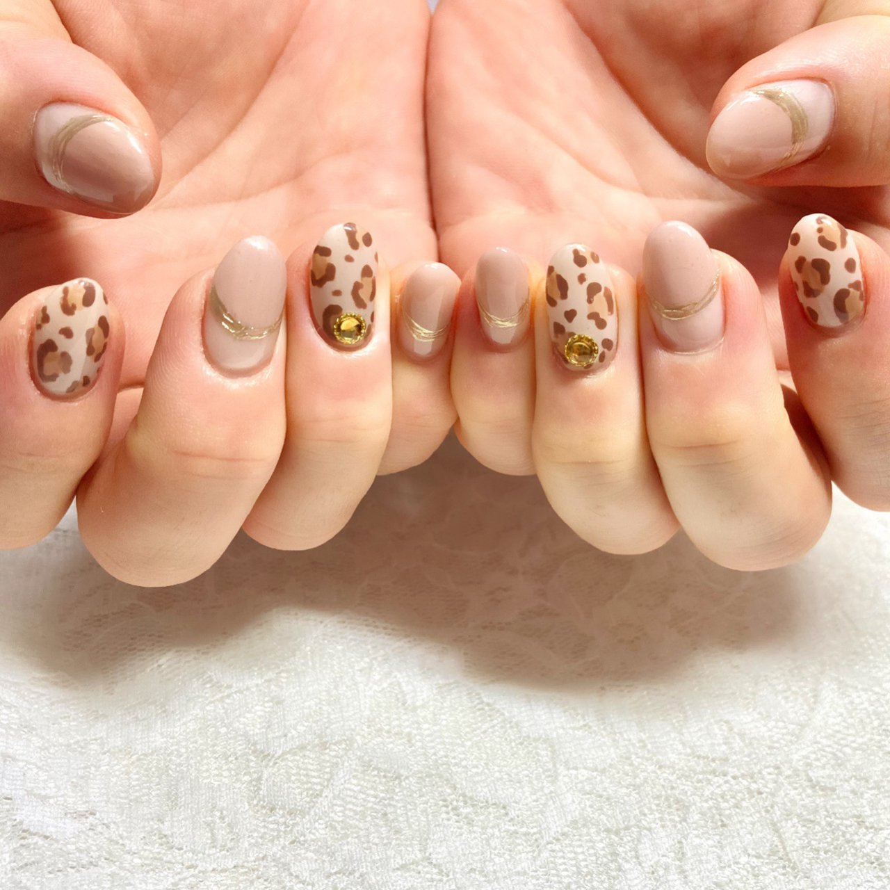 ハンド 変形フレンチ ミラー レオパード ベージュ Moco Nailのネイルデザイン No ネイルブック