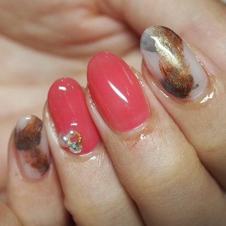 シンプル ベージュ 赤のネイルデザイン ネイルブック