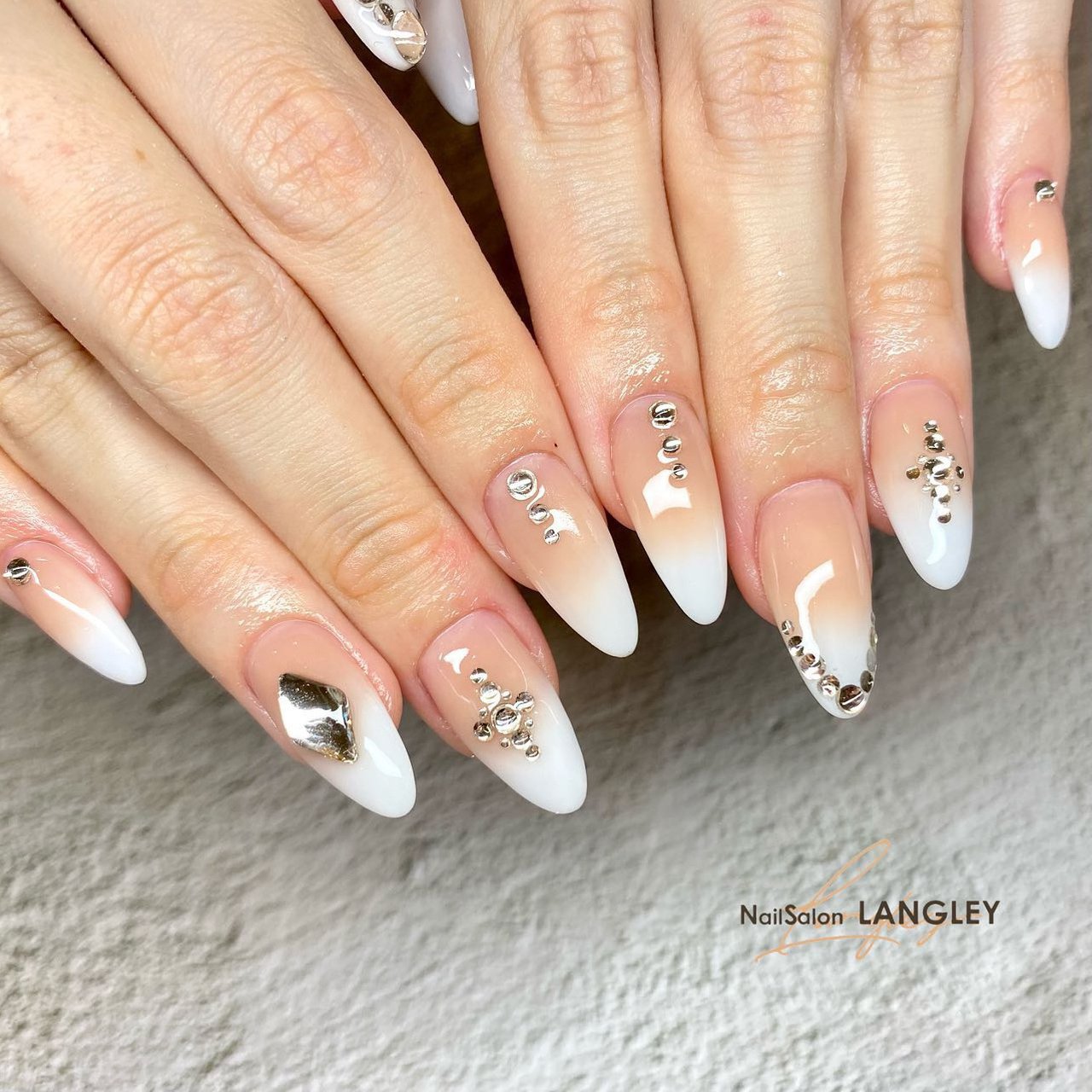 冬 オールシーズン 成人式 ブライダル ハンド Nailsalon Langleyのネイルデザイン No ネイルブック