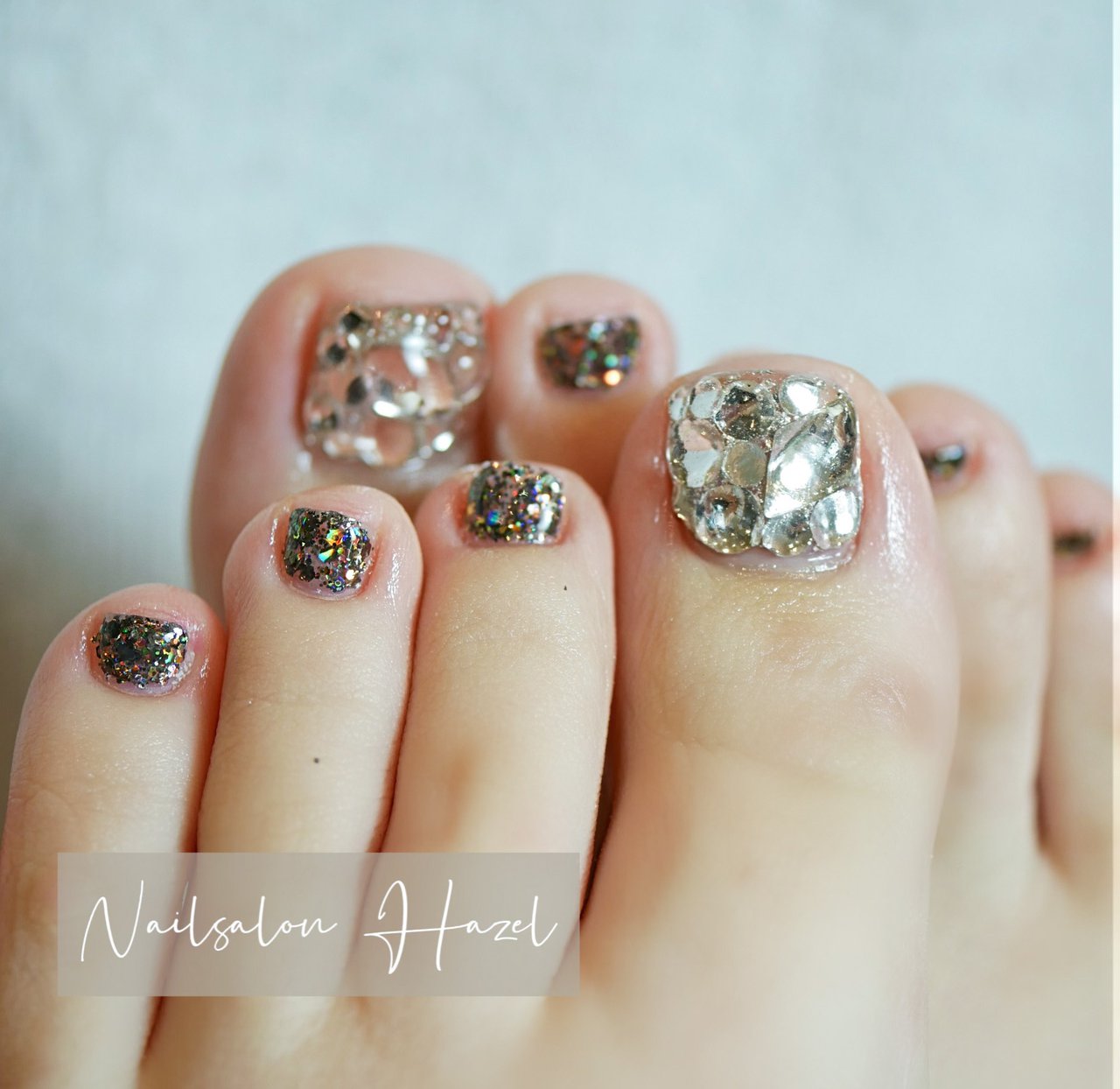 オールシーズン フット ビジュー ラメ ブラック Nailsalon Hazelのネイルデザイン No ネイルブック