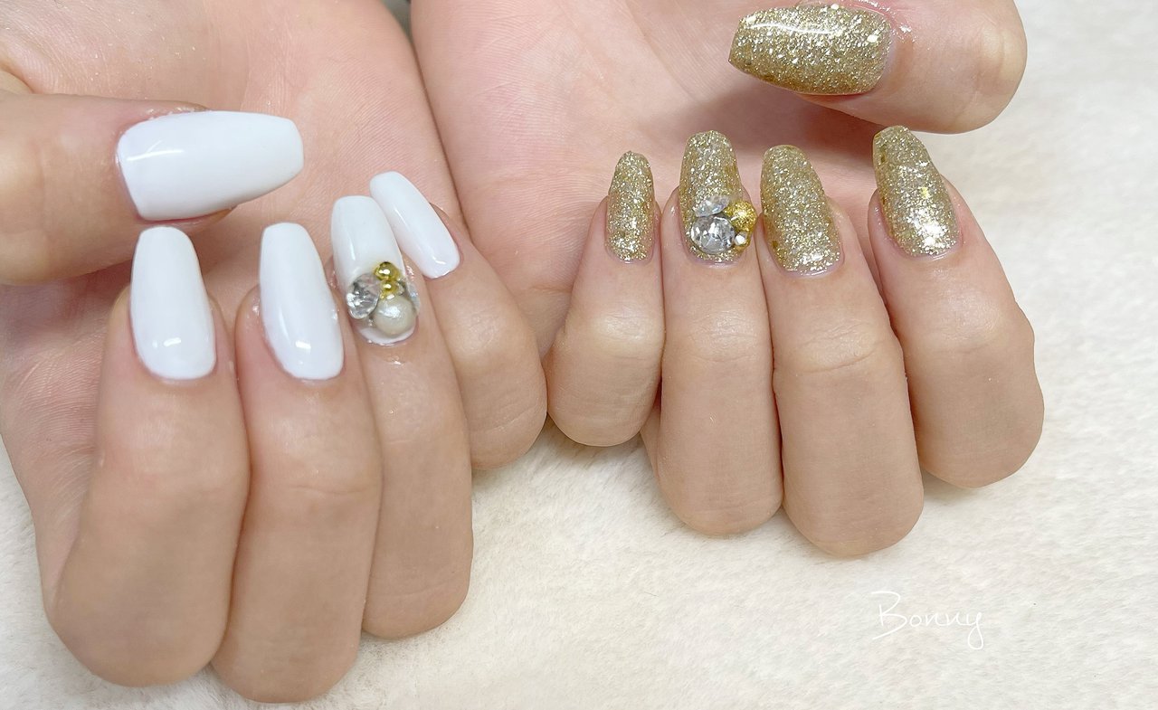 ハンド ビジュー ワンカラー ホワイト ゴールド Private Nailsalon Bonnyのネイルデザイン No ネイル ブック